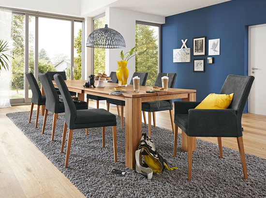 großer Esszimmertisch